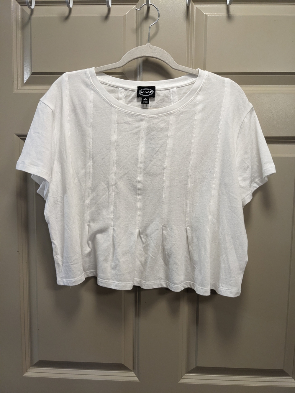 Scoop White Short Sleeve Pleated Cropped Tee with Subtle Rib Detail Size S (4-6)